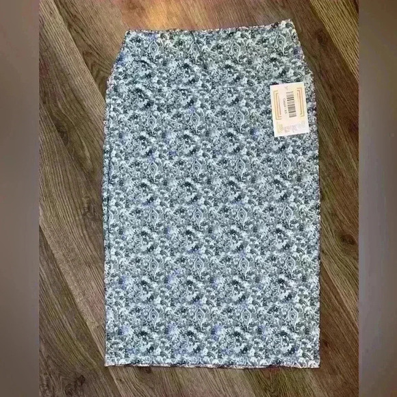 LuLaRoe Dresses & Skirts - LuLaRoe Cassie Pencil Skirt